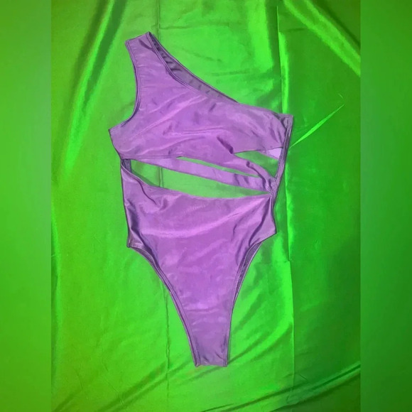 Icon Swim Swimsuit size Medium - Picture 1 of 4